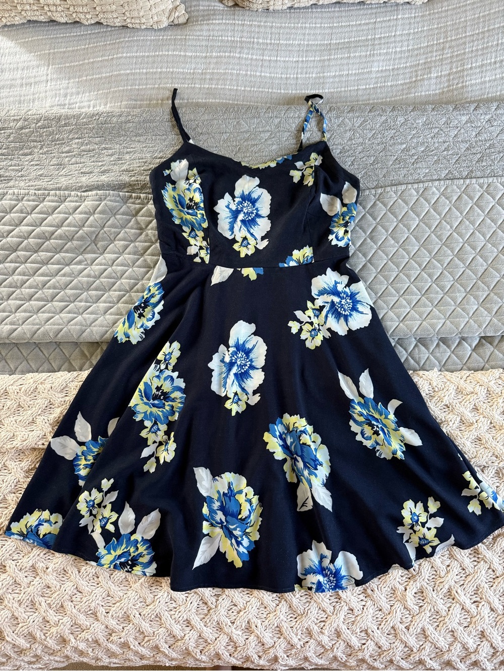 Old Navy Floral Spaghetti-Strap Sundress - Picture 2 of 10